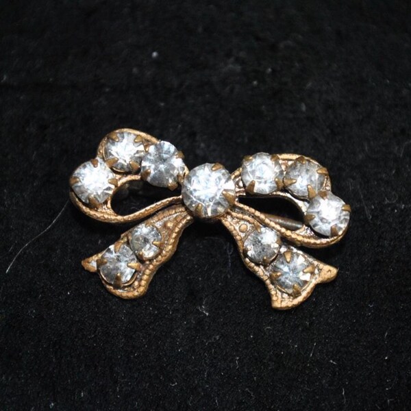 Antique Little Paste Glass Bow Brooch / Scatter Pin — Great for a doll!