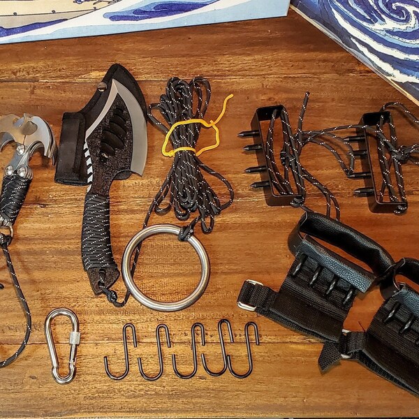 Ninja Climbing Gear Set, Ancient Ninja Style Climbing Gear with Modern Upgrades. Includes all items shown which fit in the bag together.