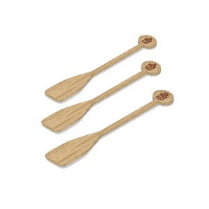 Peut inclure: Trois pagaies en bois avec un motif brun sur la poignée. Les pagaies sont disposées en pile, la pagaie du haut étant légèrement décalée des autres.