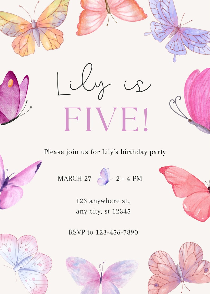 K&ouml;nnte beinhalten: Eine Geburtstagseinladung mit einem Aquarell-Schmetterlings-Motiv. Die Einladung lautet "Lily wird F&Uuml;NF!" und enth&auml;lt Datum, Uhrzeit und Ort der Party. RSVP-Informationen sind ebenfalls enthalten.