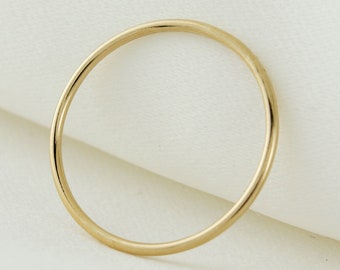 Bague empilable unie ultra-fine remplie d'or 14 carats résistante à la ternissure, bagues minimalistes pour femme, bague midi délicate à porter au quotidien