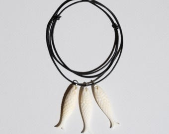 Vintage Acryl Fischkette, verstellbare Lederschnur, einzigartiger handgefertigter Schmuck