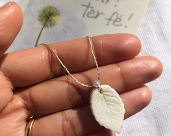 Leaf aroma diffuser necklace
