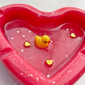 Cendrier en résine en forme de coeur