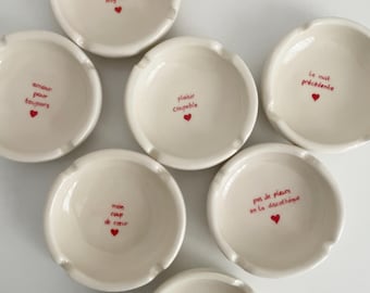 Spersonalizowana ceramiczna popielniczka – ręcznie robiony, szkliwiony dodatek