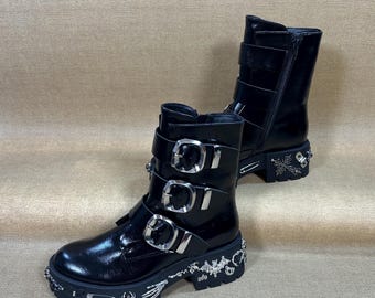 Bottes gothiques : noires, triple boucle, pointure 8