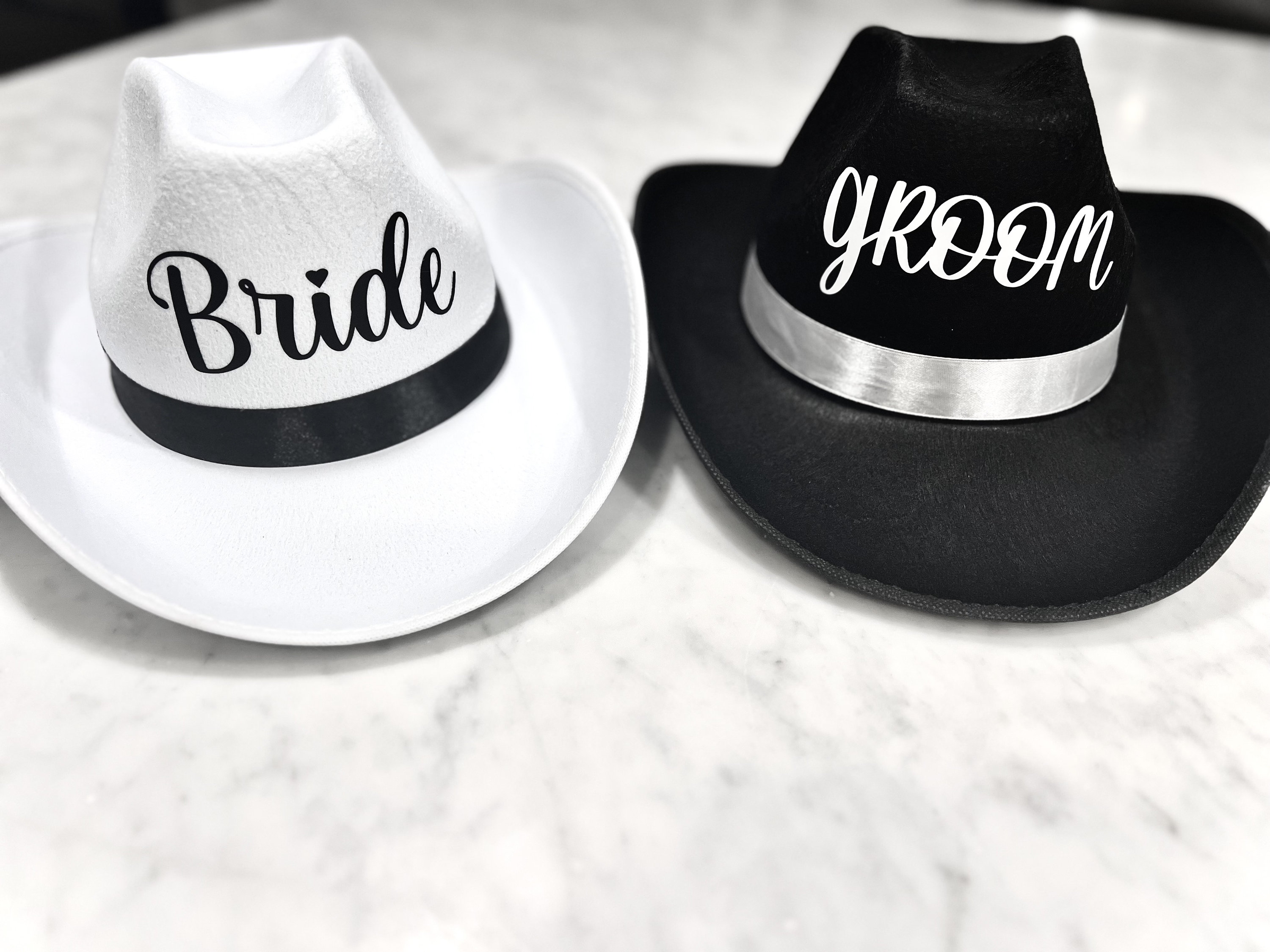5583 6pcs Bride And Groom Cowboy Hat Set – White & Black Cowboy Hats, Sashes, Bride To Be Cowboy Hat & Sash With Veil | Elegant Hen Party  main image 2