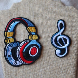 Set of 2pcs 20pcs bulk lot Large  music notes headphone embroidered  iron on sewing on  patch    7.5cm  8.5cm  3inch