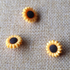 Set of  12pcs  40pcs bulk lot  cartoon Yellow sunflower sun flower resin sewable button  diy kids wear girl  16mm