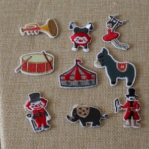 Ensemble de 9pcs en vrac lot collection de cirque clown tambour éléphant brodé fer auto-adhésif sur bâton sur patch 3-4cm Journal carte bricolage