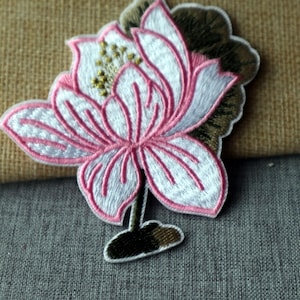 Set of 2pcs  20pcs bulk lot Pink beige   lotus  flower with green stem leaves  embroidered  iron on sewing on  patch  8x10cm 3x4inch