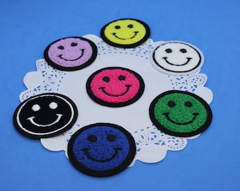 Achetez-en un, obtenez-en un dessin animé gratuit Chenille smiley visage brodé de fer sur patch lot en vrac vente 6cm 2.4inch