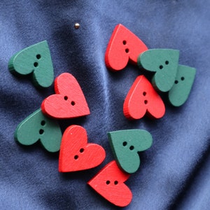 Set of  40pcs 120pcs   bulk lot  green red heart  wood button  diy sewing  scrapbooking craft Christmas decoration  2cmcm