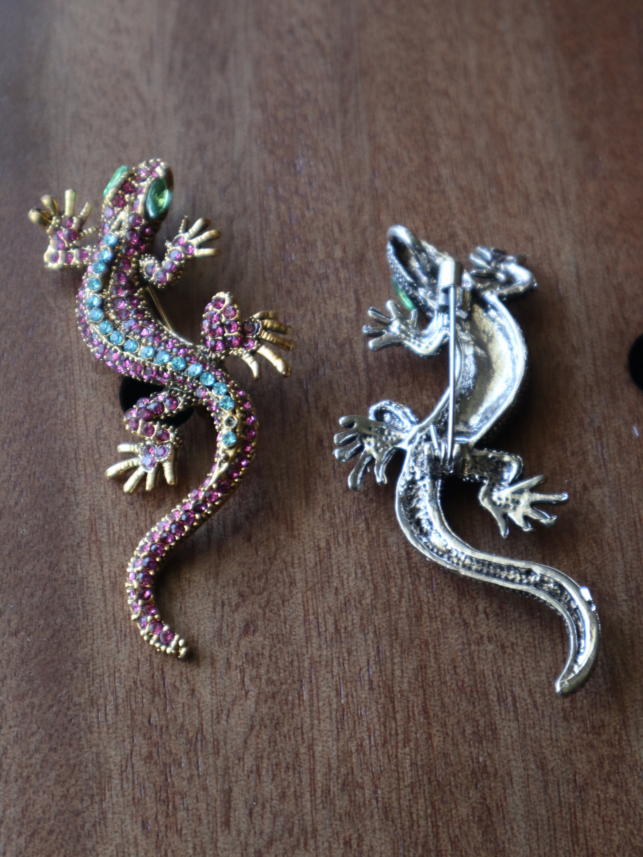 Grand pin's Lézard en cuivre doré ou argenté, argent
