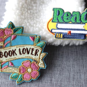 Set of  2pcs  30pcs bulk lot read   Book   blue pink floweral Book Lover  embroidered iron on patch diy backpack   about 7cm