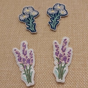 Set of 4pcs   40pcs bulk lot   purple  Lavender white daisy  embroidered   iron on sewing on  patch  about 5cm 2inch