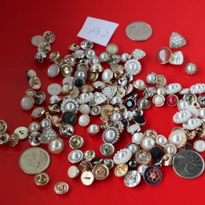 Lot de 130 pièces en vrac, variété de boutons en métal à coudre, embellissements en métal de 1 à 1,5 cm