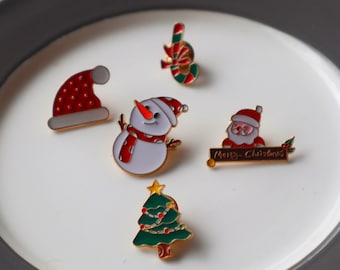 Set of 5pcs 30pcs bulk lot  Christmas santa snowman   enemal metal   pin diy  craft  kids backpack hat cap holiday gift  about 2-3cm 1inch