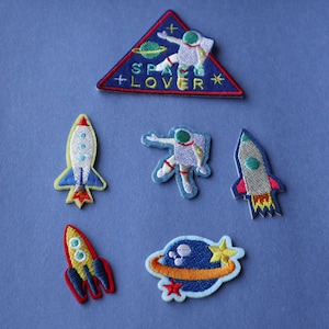 Lot de 6 pcs, 60 pcs, petite fusée spatiale, astronaute brodé auto-adhésif thermocollant sur écusson 3-8 cm Carte journal à faire soi-même