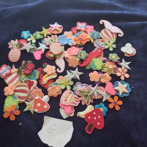 Bundle of 100pcs bulk lot mixed   small bee  flower butterfly cupcake fruit  collection  embroidered   iron  on patch  diy  2-4cm