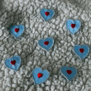 Set of  8pcs   30pcs bulk pack lot  blue red  small heart   embroidered   iron  on patch  badge  diy kids  baby   2.5cm 1inch