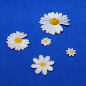 Set of  10pcs 60pcs  bulk lot  White daisy sunflower  flower   embroidered self adhesive  iron on sewing on  patch   about  2-4cm