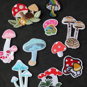 Lot de 10 pcs, 50 pcs, lot de champignons mélangés Collection de champignons brodés au fer sur écusson 4-8 cm