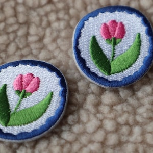 Lot de 2 écussons brodés de fleurs de tulipes roses en vrac 4 cm
