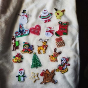 Lot de 18 pcs, lot mixte, père Noël, renne, bonhomme de neige, jingle bell, fer sur écusson bricolage fabrication de cartes 5-10 cm