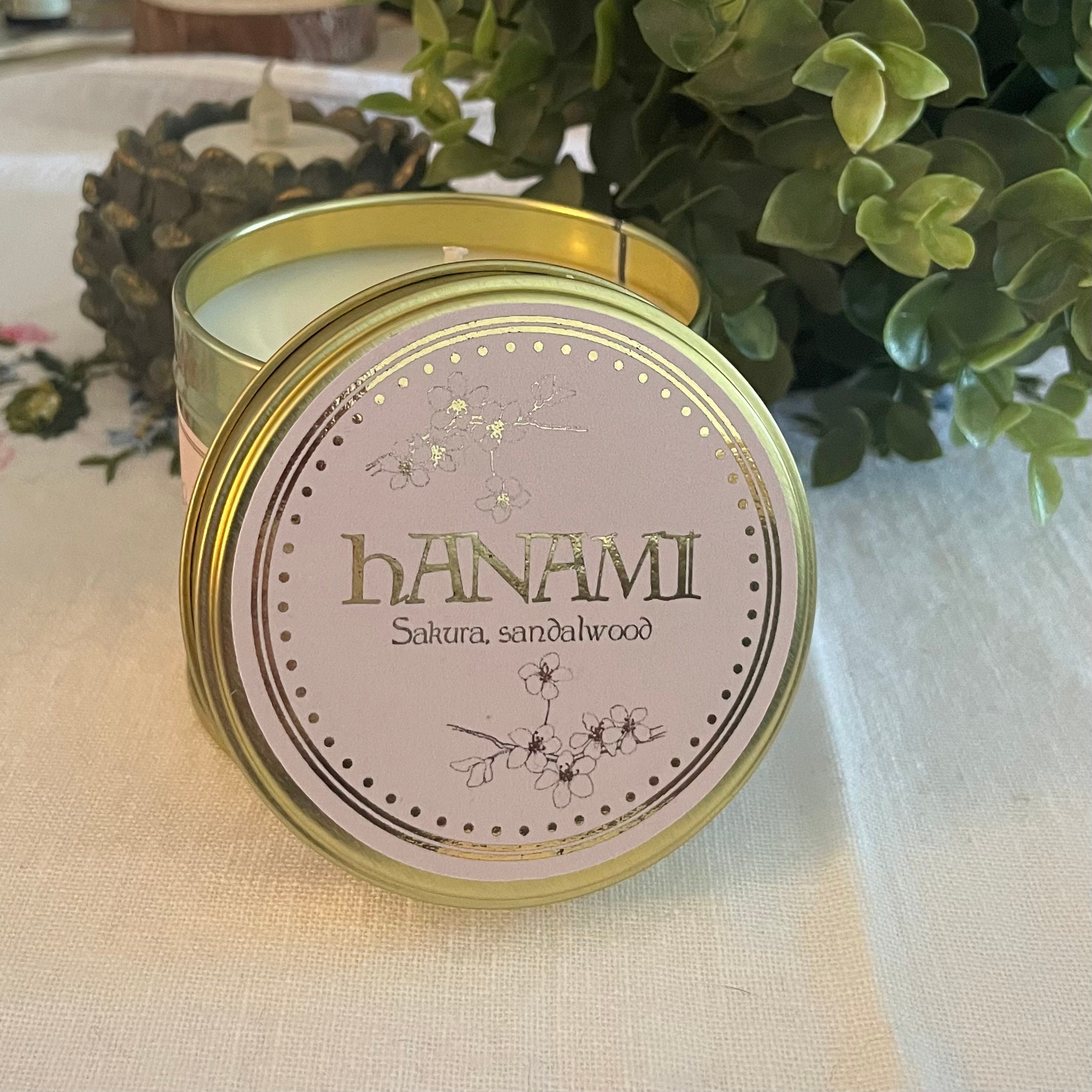 Hanami Candle - Sakura & Sandalwood Vegan Soy Wax Scented Candle Spring Cherry Blossom Flower