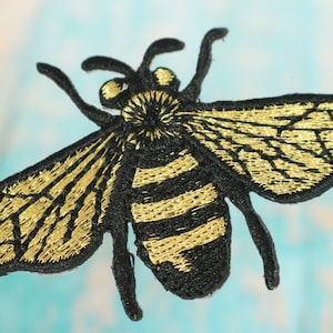 golden bee patch,tiny gorgeous bee patch,iron on patch ,embroidered patch,sew on patch,applique,