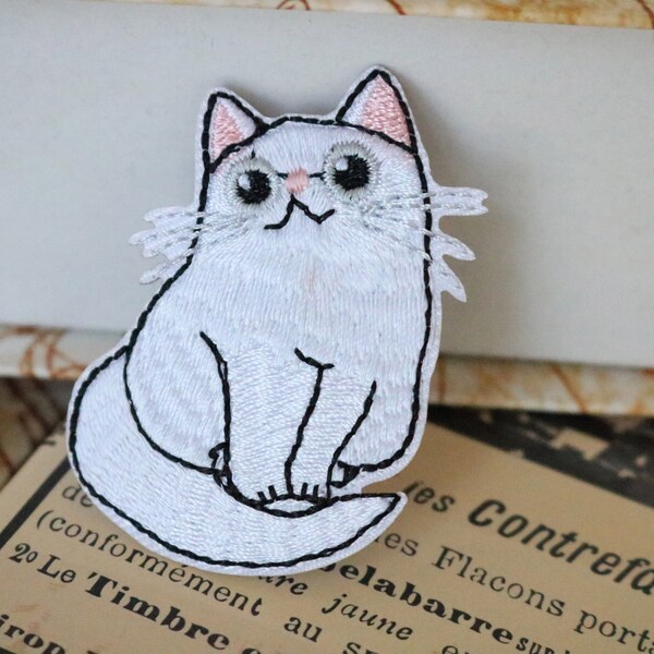 white cat patch,kitty patch,iron on patch ,embroidered patch,sew on patch,applique,