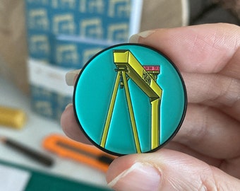 Harland & Wolff Pin Badge Belfast Shipyard Gift