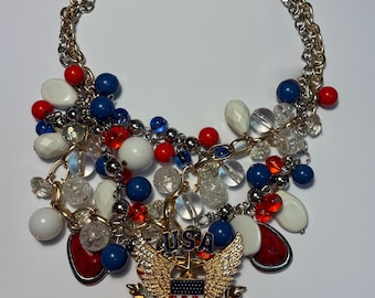 Einzigartige Statement-Halskette mit rotem, weißem und blauem Perlen-USA-Anhänger – 4. Juli Schmuck