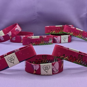 Conga line reversible wristband