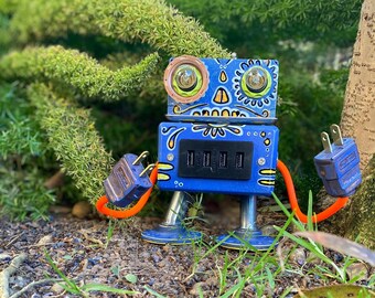 Robot Lamp and Outlet - Nacho