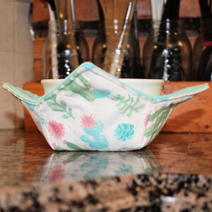 Catus Bowl Cozy | Microwave Bowl Cozy | Reusable Hot Bowl Holder | Fits 6” Soup & Cereal Bowls | Machine Washable | Gift-Ready