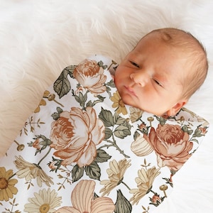 BOHO VINTAGE Floral Baby Blanket Swaddle Baby Girl Coming Home Outfit Flower Baby Shower Gift Hospital Photo Outfit Hat Headband Newborn