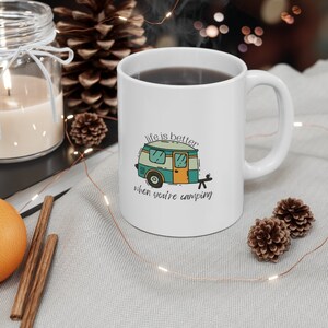 Life is Better When You&#39;re Camping - Weiße Keramik Tasse 11oz