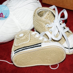 Handmade crochet baby shoes. Different crochet baby shoes. Original gifts for baby. Original baby shoes