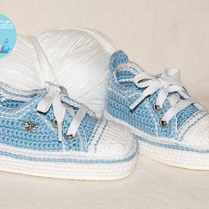 Handmade crochet baby shoes. Different crochet baby shoes. Original gifts for baby. Original baby shoes