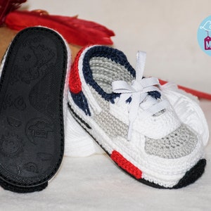 Handmade crochet baby shoes. Different crochet baby shoes. Original gifts for baby. Original baby shoes