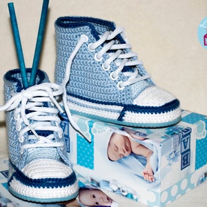 Handmade crochet baby shoes. Different crochet baby shoes. Original gifts for baby. Original baby shoes