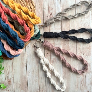 Macrame Wristlet, Boho Wristlet, Boho Keychain, Wrist Lanyard, Boho Accessories, Wristlet Keychain, Keys holder, wrist keychain, Macrame