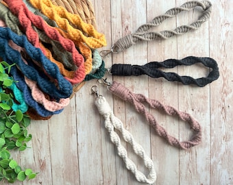 Macrame Wristlet, Boho Wristlet, Boho Keychain, Wrist Lanyard, Boho Accessories, Wristlet Keychain, Keys holder, wrist keychain, Macrame