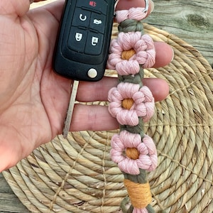 Boho Flower Keychain, Macrame Daisy Key Holder, Boho Gift Idea, Boho ...