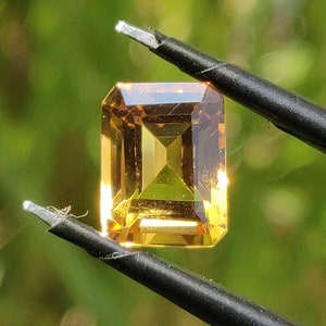 Octagon Citrine Gemstone: Emerald Cut, 2.10 Carats, 9x6.9mm