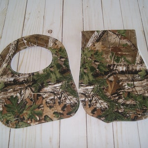 Camouflage Bib and Burp Cloth Set/ Camouflage Bib/ Camouflage Burp Cloth/ Green Camouflage/ Baby Gift