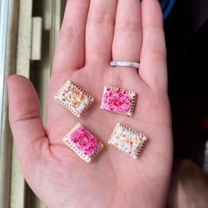 Pastry Magnet / Clay Food / Miniature Food / Clay Creations / Kitchen Decor / Locker Decor / Classroom Decor / Handmade / Sweet Decor /
