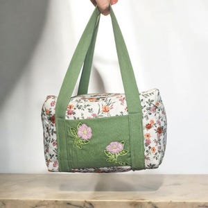 Gewatteerde make-uptas, esthetische make-uptas, schattige make-uptas met bloemen, groot make-uptasje met bloemen, groot gewatteerd tasje, leuk cadeau voor haar